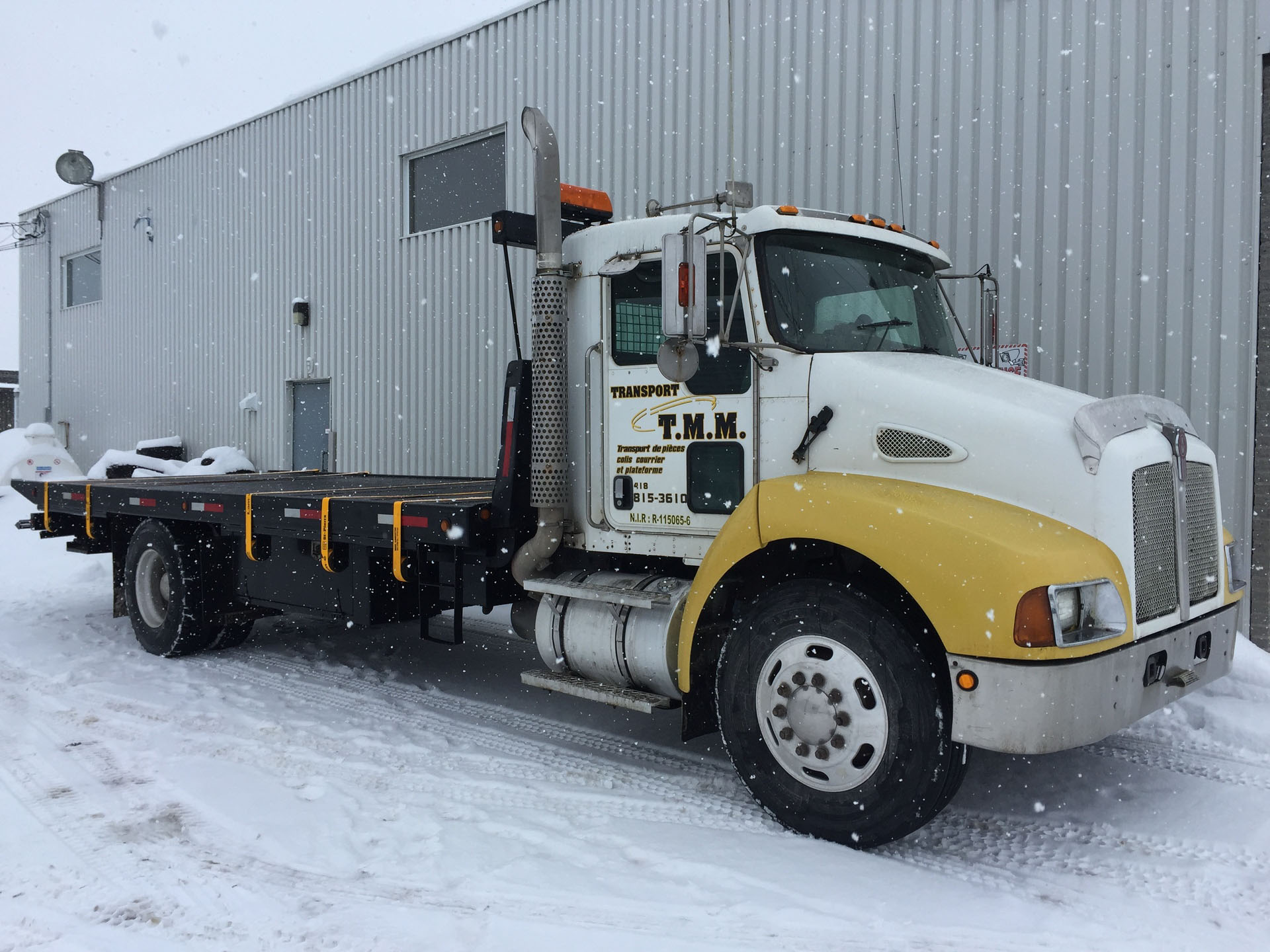 Camion plate-forme pour marchandises lourdes