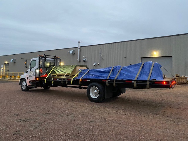 Camion plate-forme pour transport de matériels divers